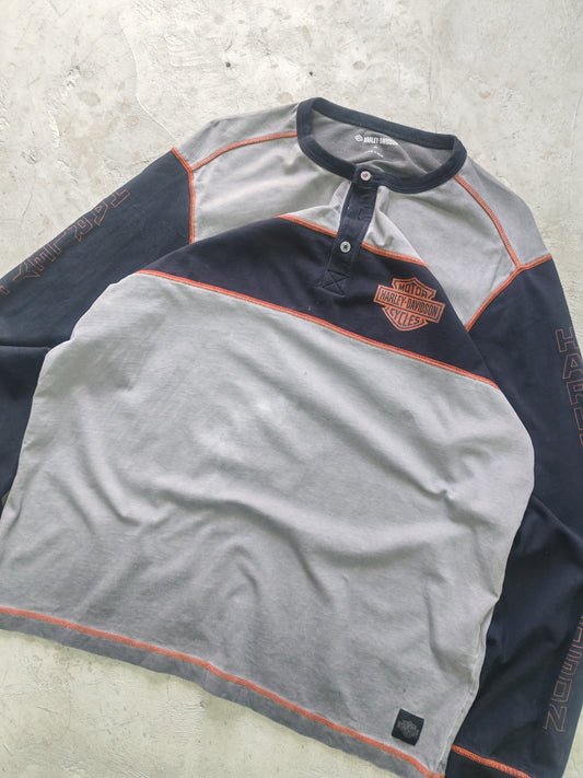 Henley Harley-Davidson Gris Negro Costuras Naranjas Talla XL