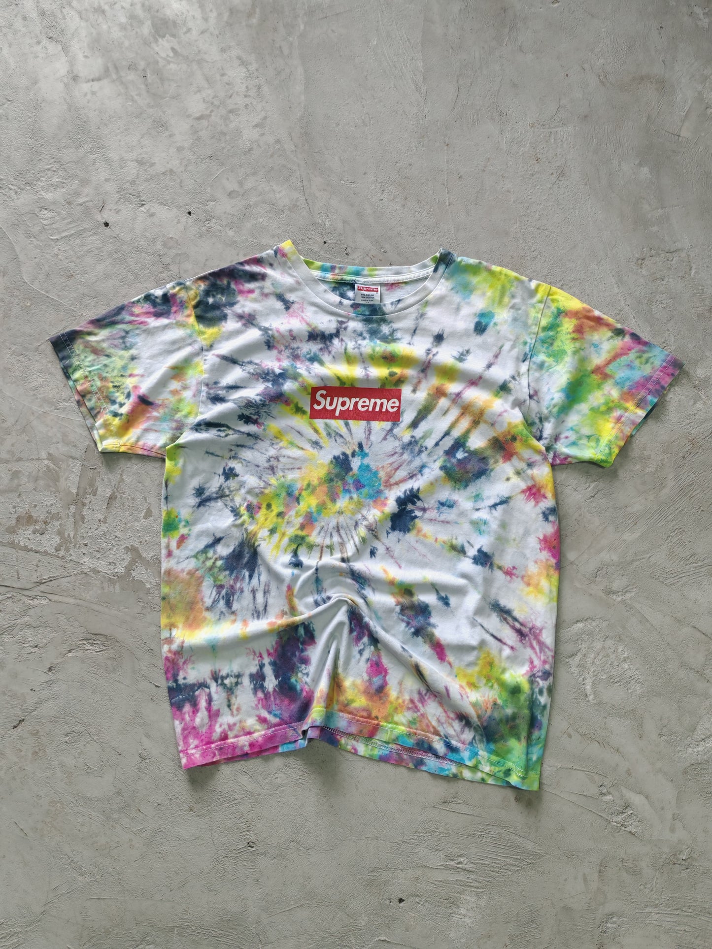 t-shirt talla M agregalo a camisas 9/10 desgaste en logo central en Q95