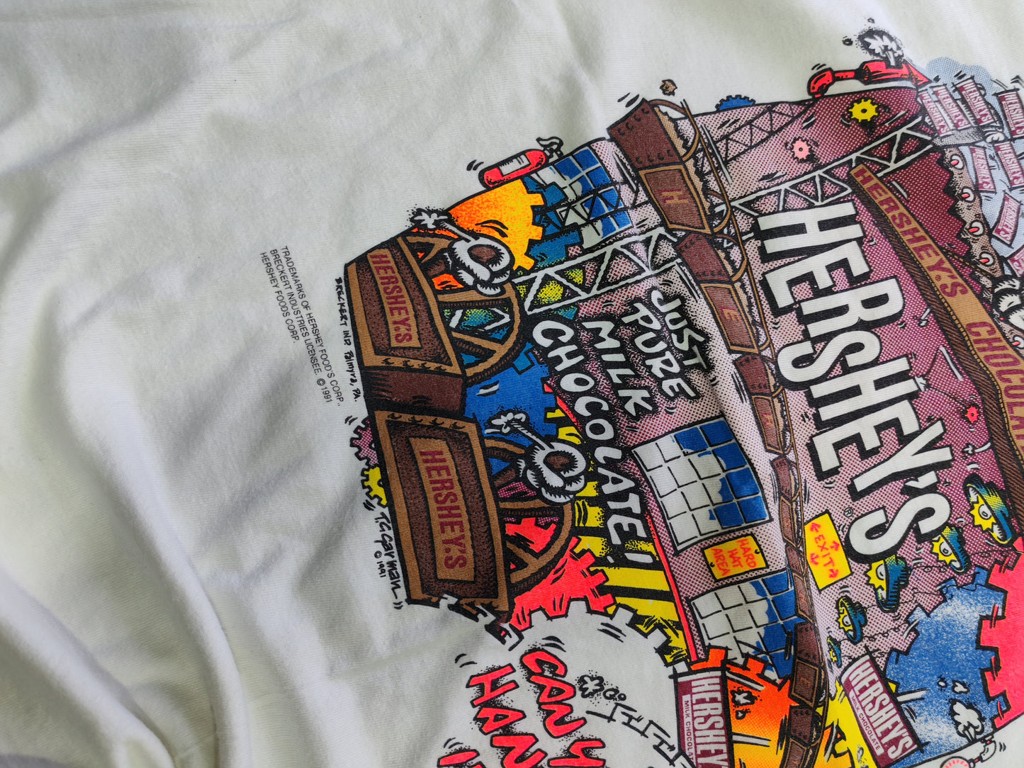 Hershey's Chocolate Factory Tee White – L