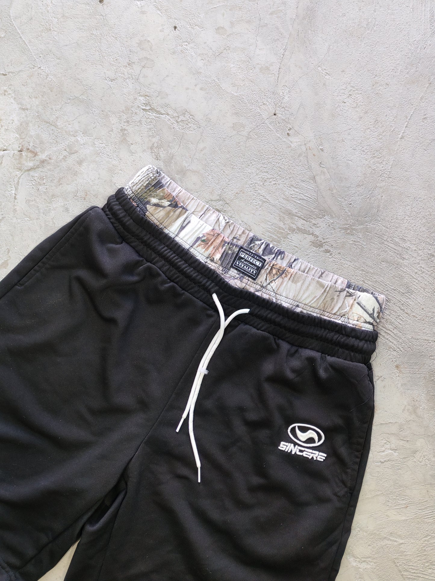 Sincere x Manfinity Basketball Shorts Black Camo – L