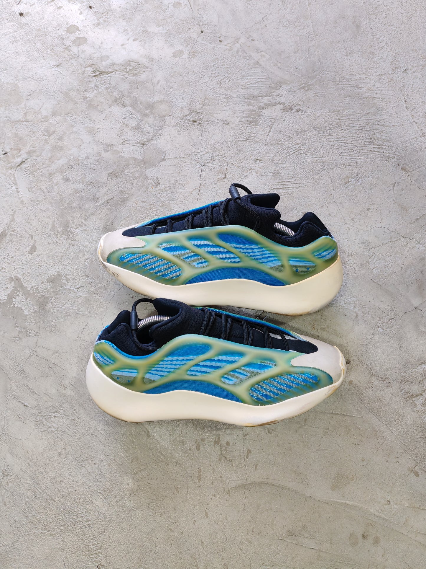 Adidas Yeezy 700 V3 Arzareth – US 10 / EU 44