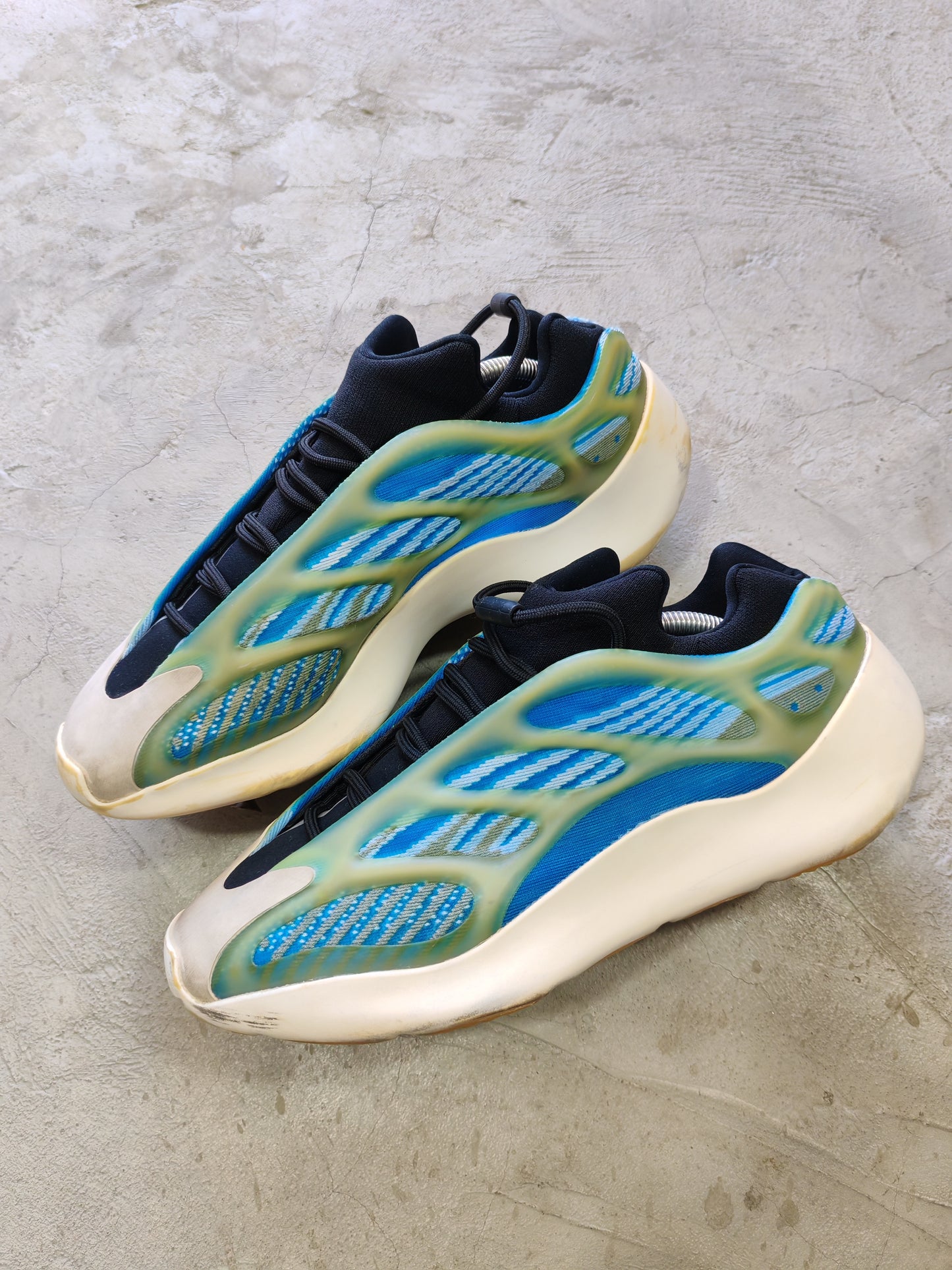 Adidas Yeezy 700 V3 Arzareth – US 10 / EU 44