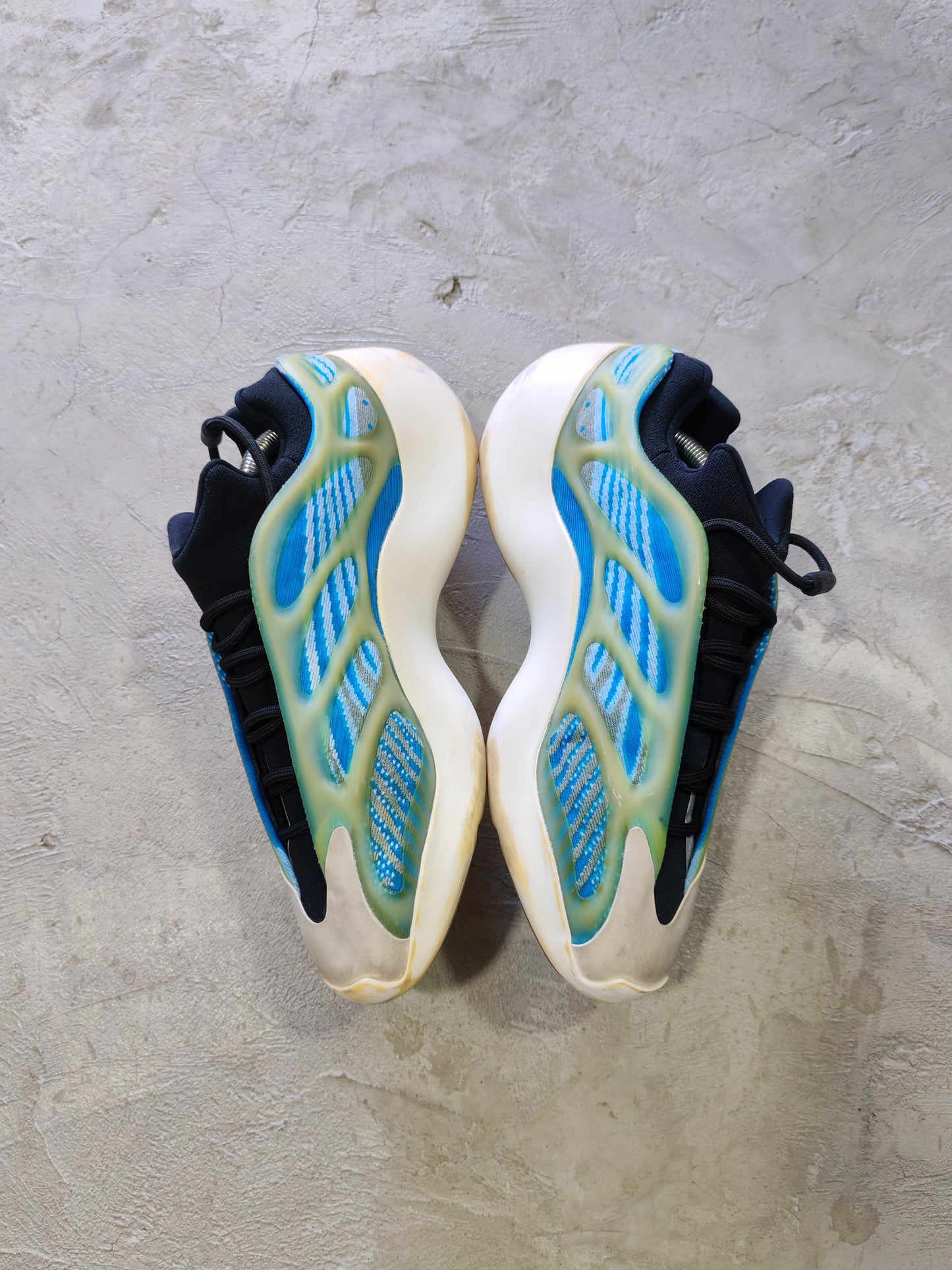 Adidas Yeezy 700 V3 Arzareth – US 10 / EU 44