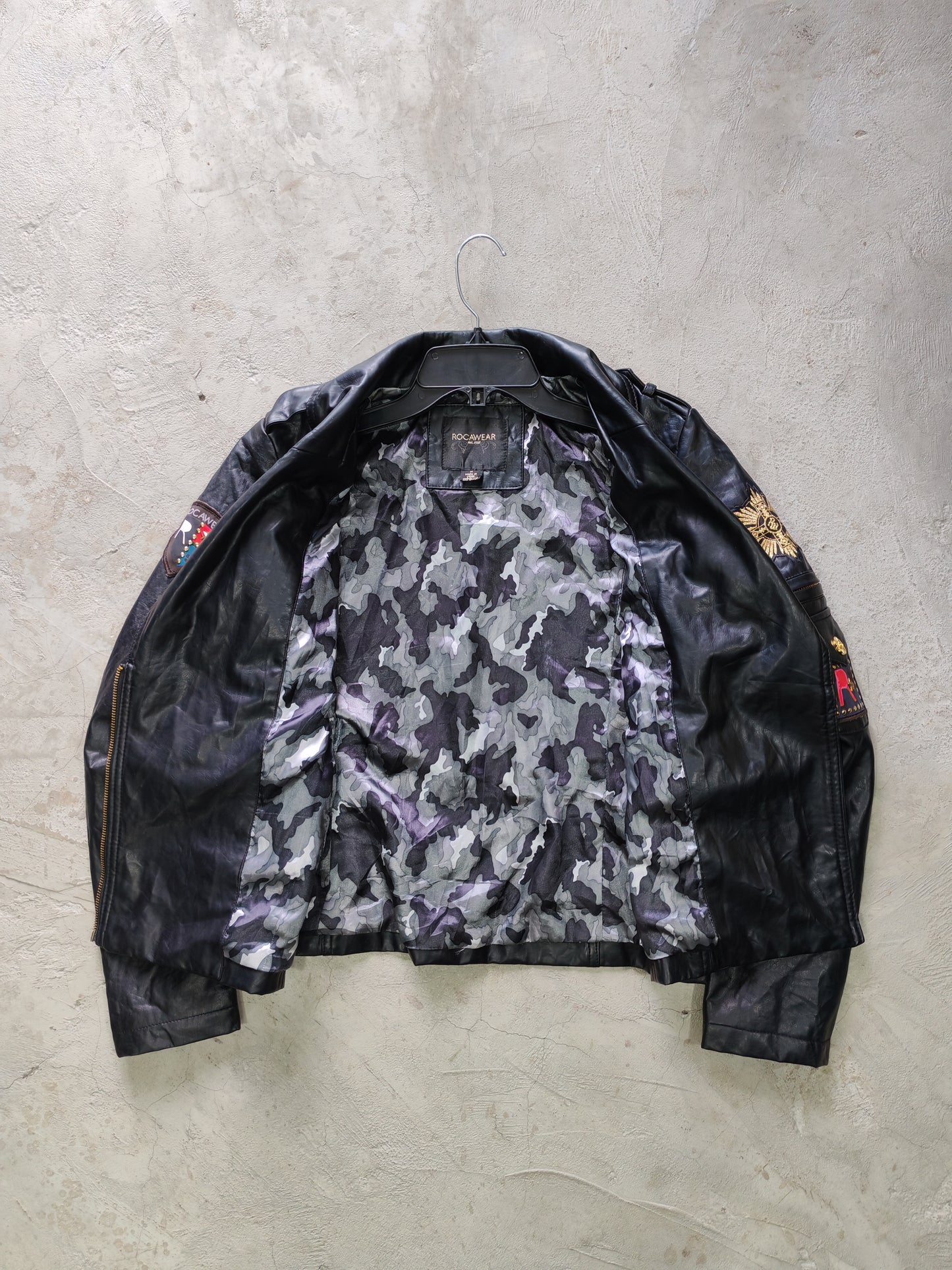Rocawear Moto Biker Leather Jacket Black Gold – M Mujer / S Hombre