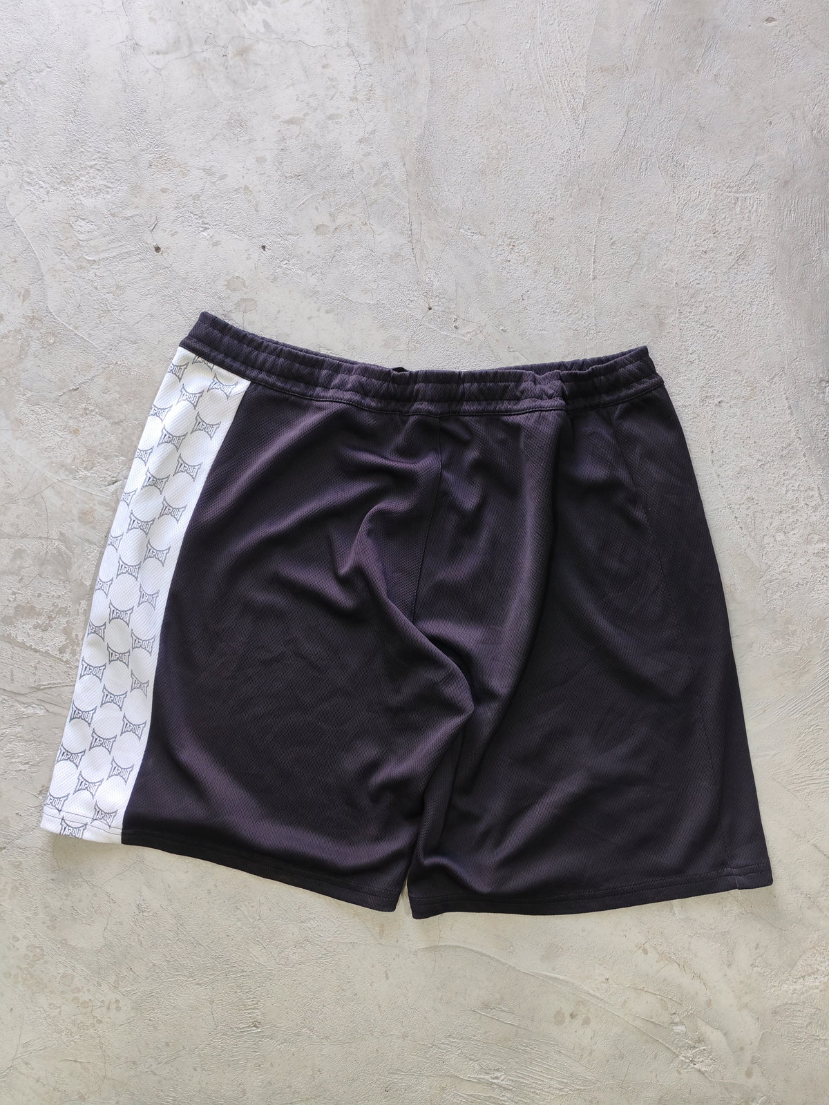 Short Tapout Negro — Talla XL