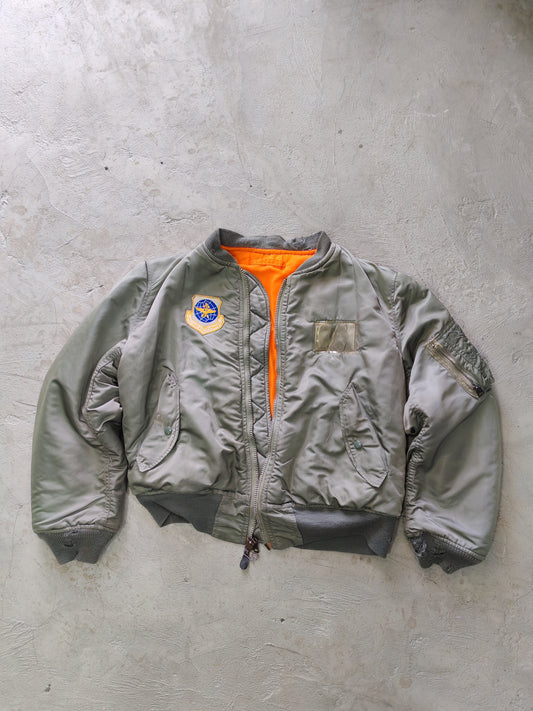 US Air Force MA-1 Flight Jacket Sage Green Forro Naranja Patch USAF – S/M Military Authentic