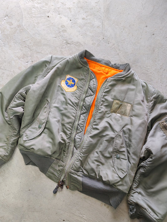 US Air Force MA-1 Flight Jacket Sage Green Forro Naranja Patch USAF – S/M Military Authentic