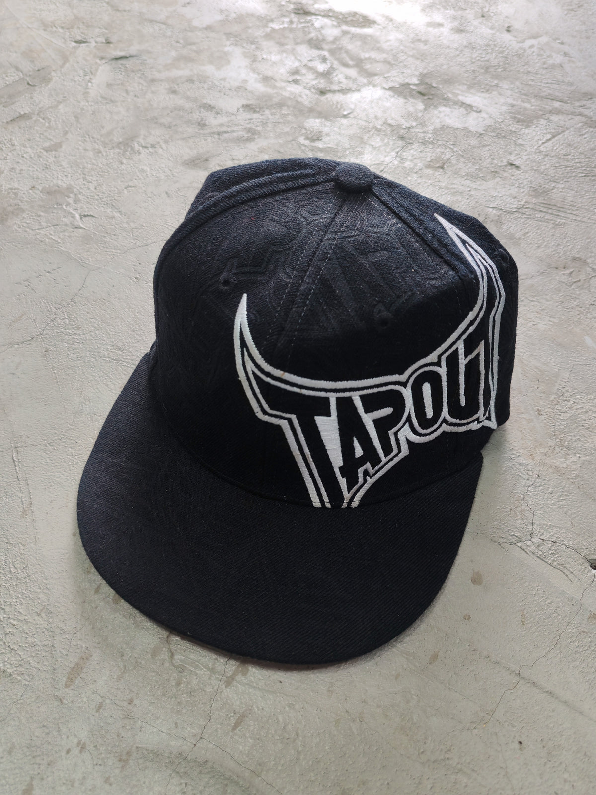 Tapout Fitted Cap Negra XL/L 61cm – MMA Streetwear Vintage Y2K