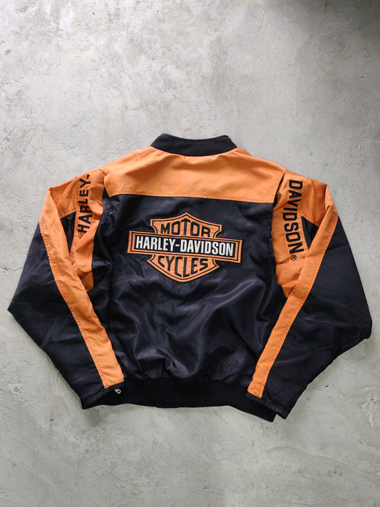 Chaqueta Harley-Davidson negra y naranja con emblema trasero