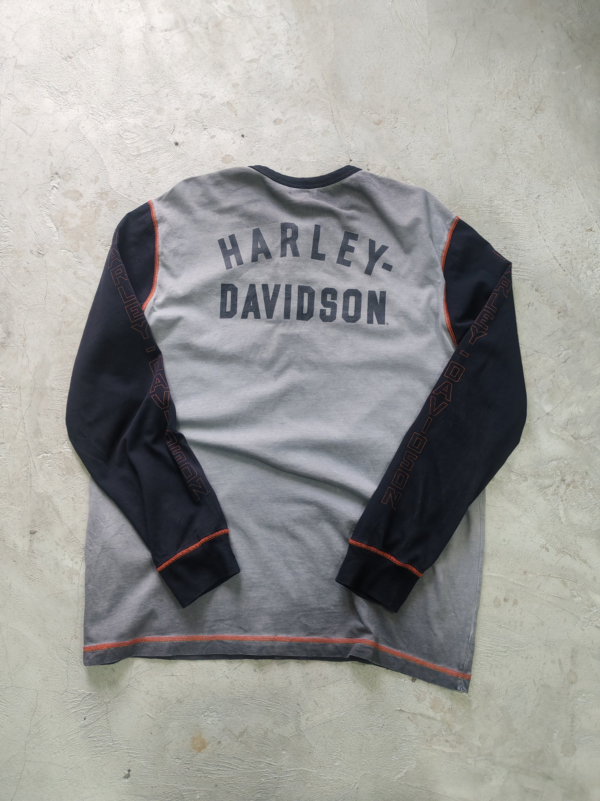 Henley Harley-Davidson Gris Negro Costuras Naranjas Talla XL