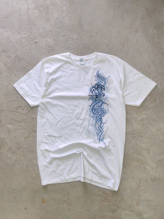 Playera Delta Blanca Tribal Tortugas Azules Talla L