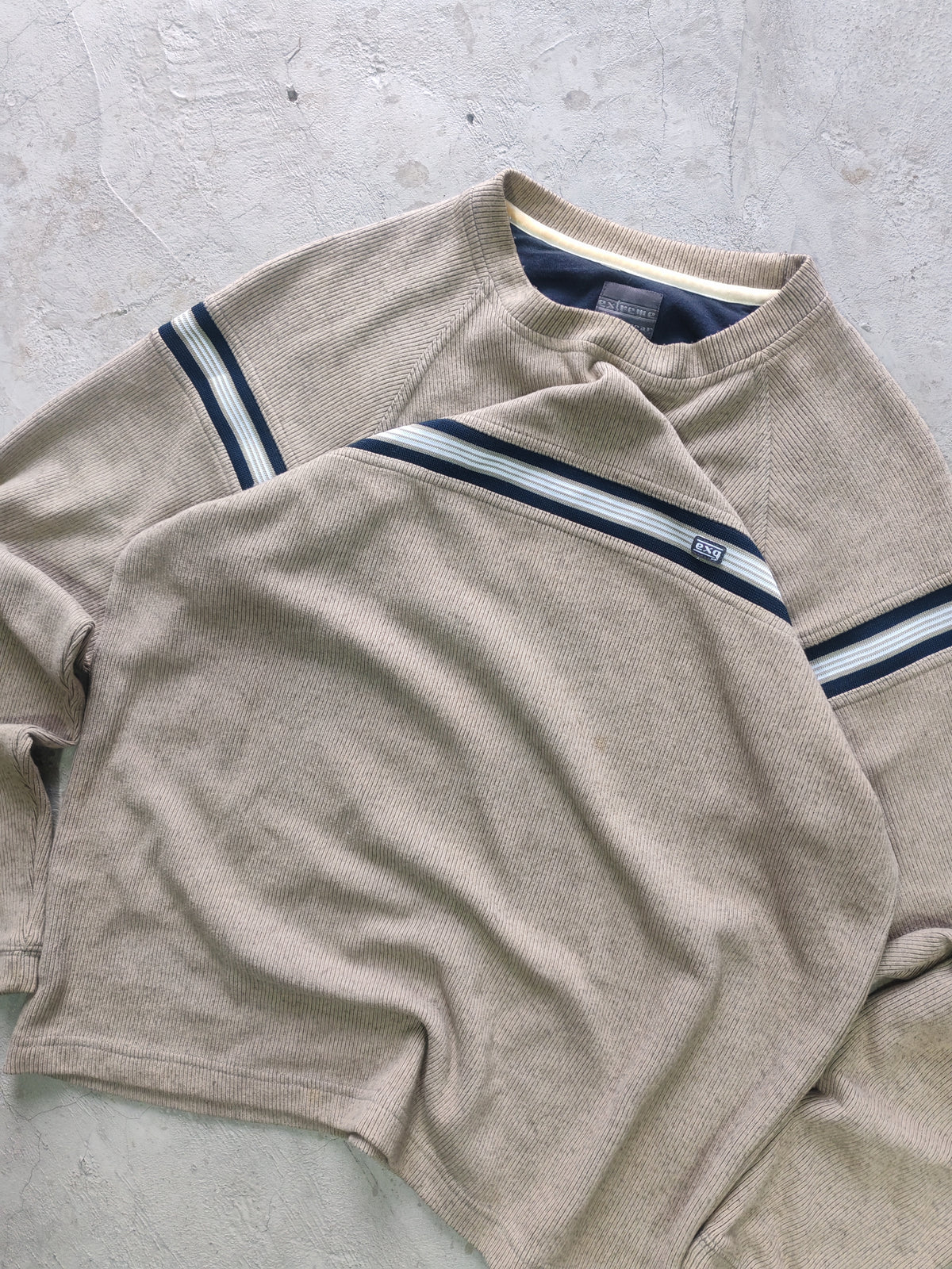 Suéter Extreme Gear Beige Acanalado Franjas en Contraste Talla M